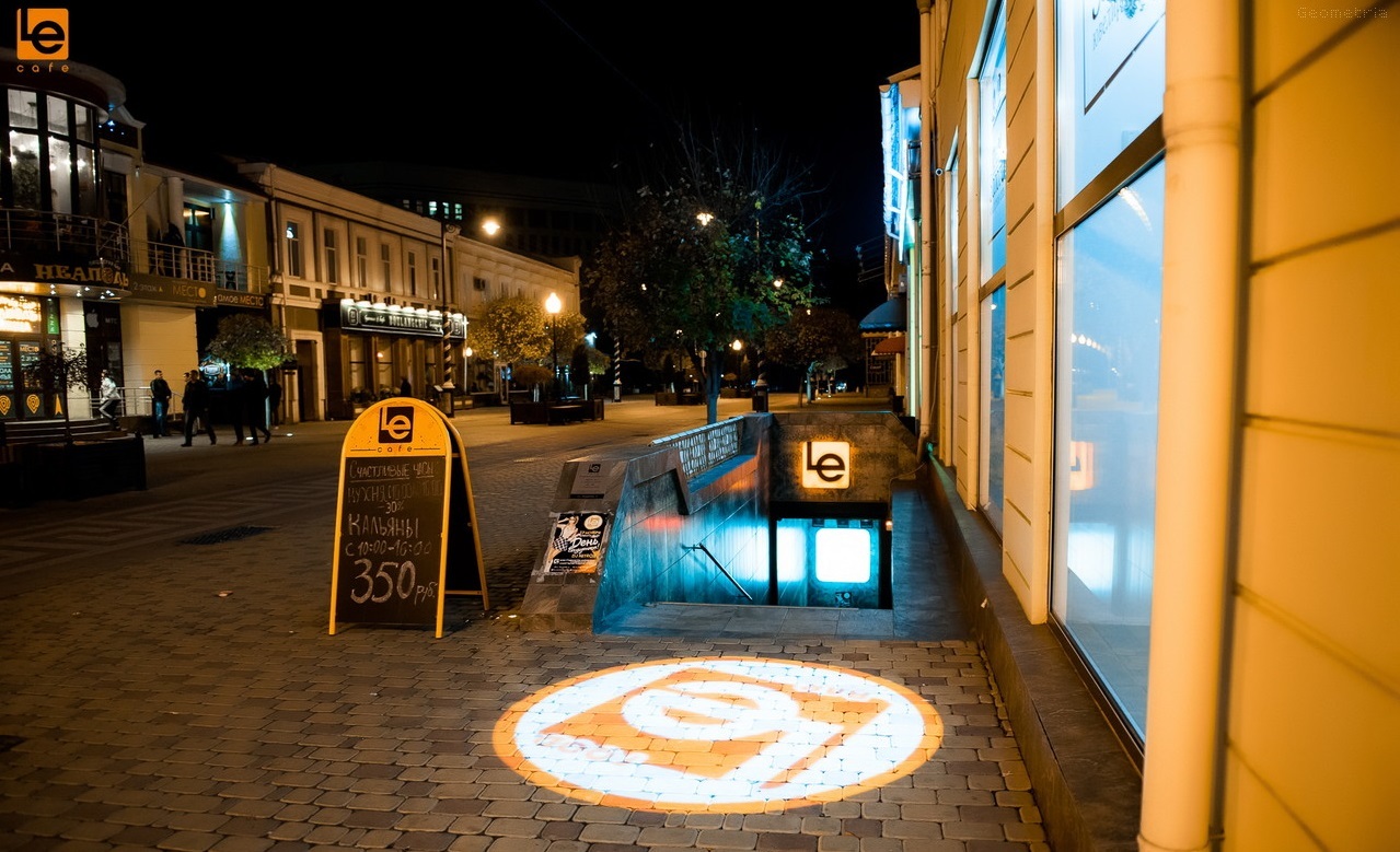 Гобо рекламный проектор в Москве (световая реклама)